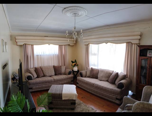 3 BEDROOM FREEHOLD FOR SALE IN SCHEEPERSHOOGTE